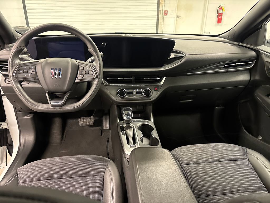 Used 2025 Buick Envista Preferred image 27