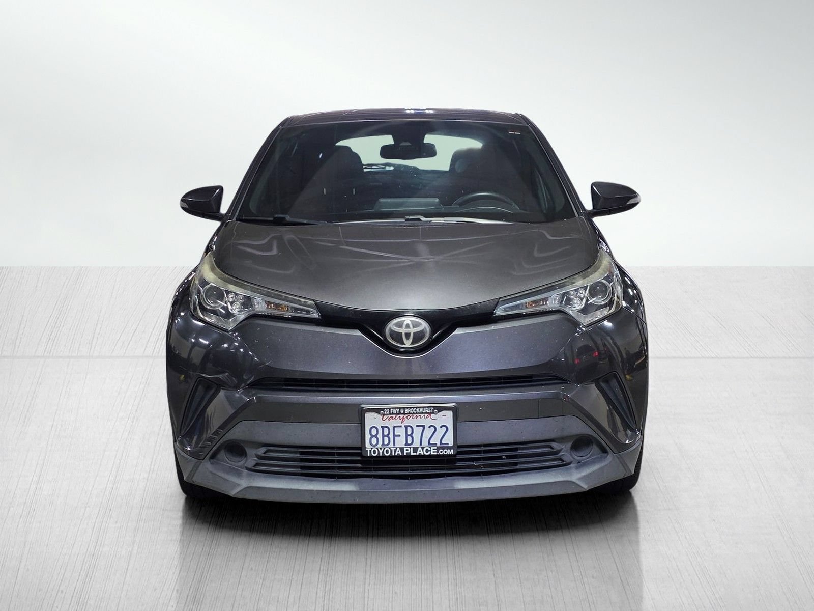 Used 2018 Toyota C-HR XLE FWD image 2