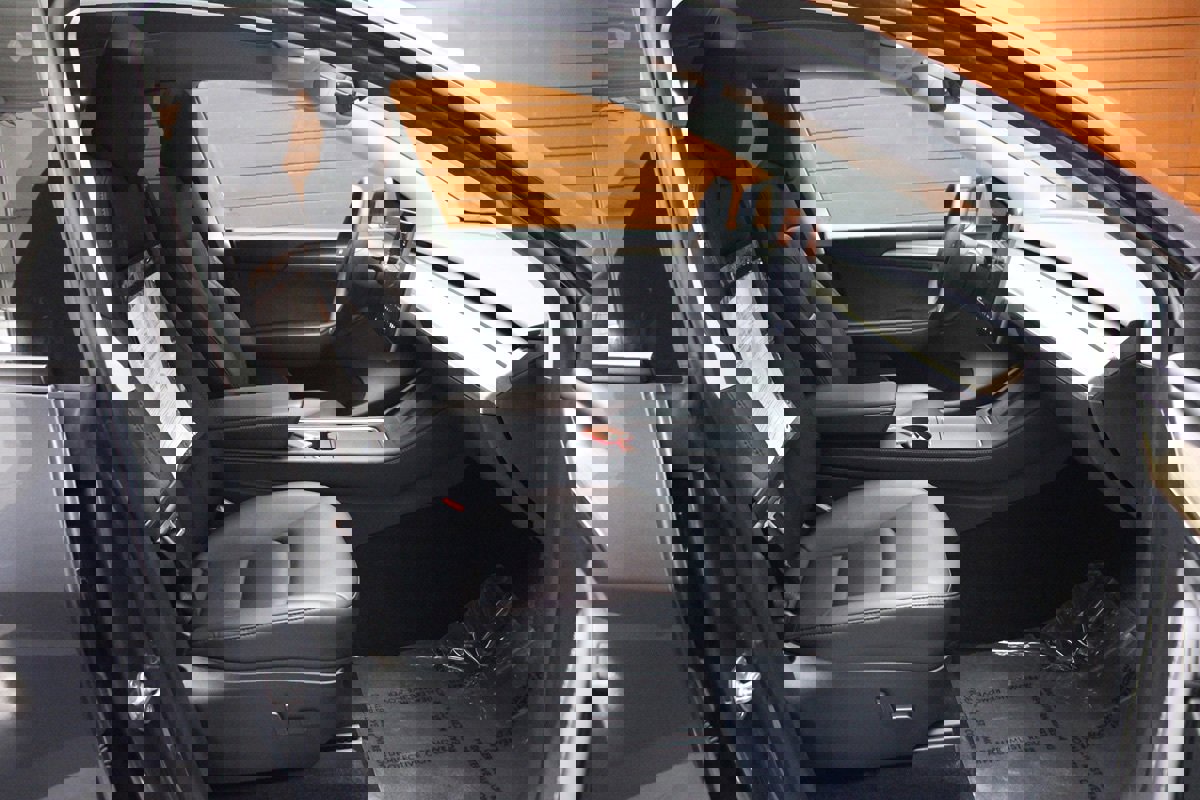 Used 2023 Tesla Model Y Performance image 40