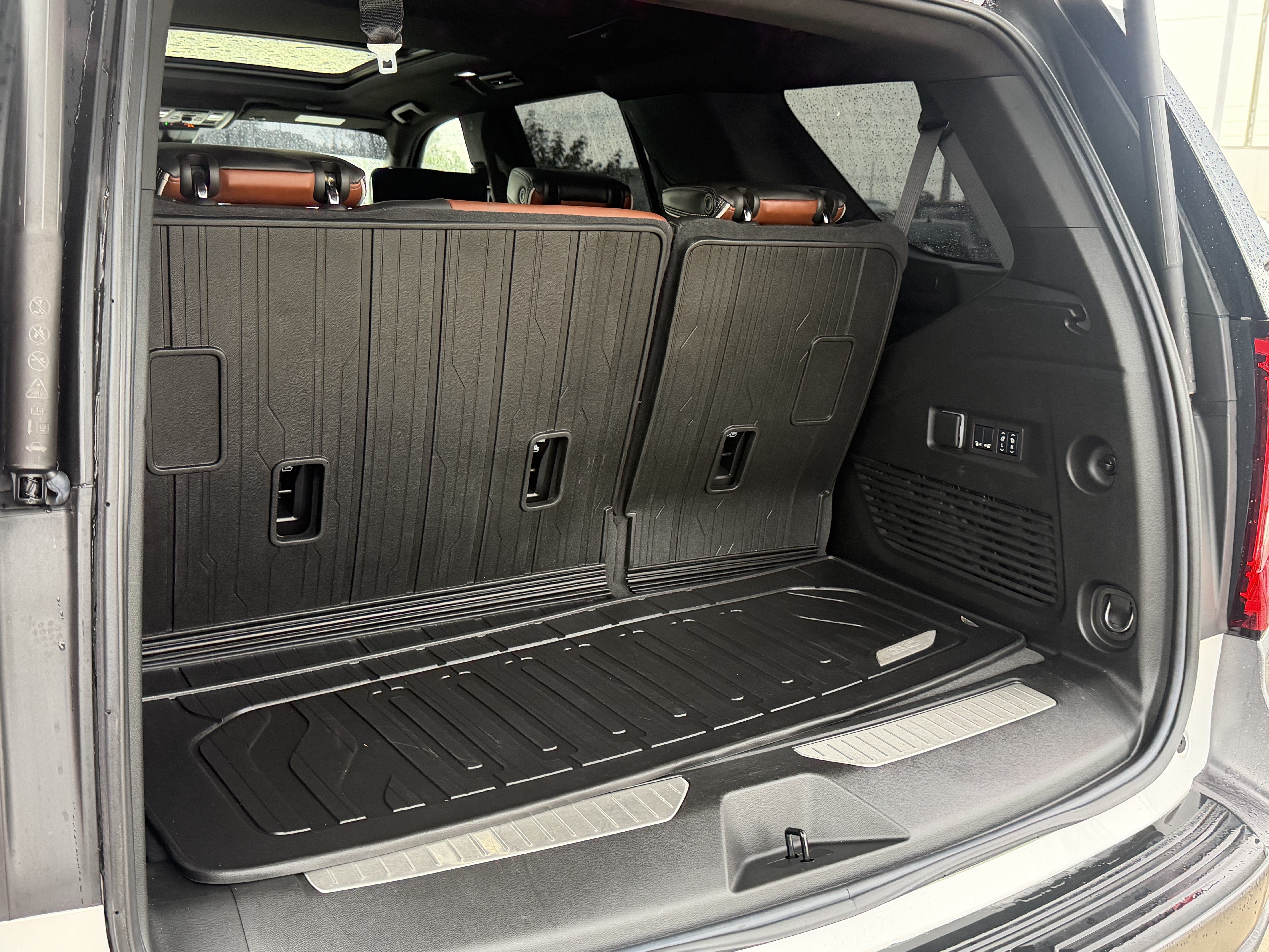 Used 2024 GMC Yukon Denali Ultimate AWD/4WD image 27
