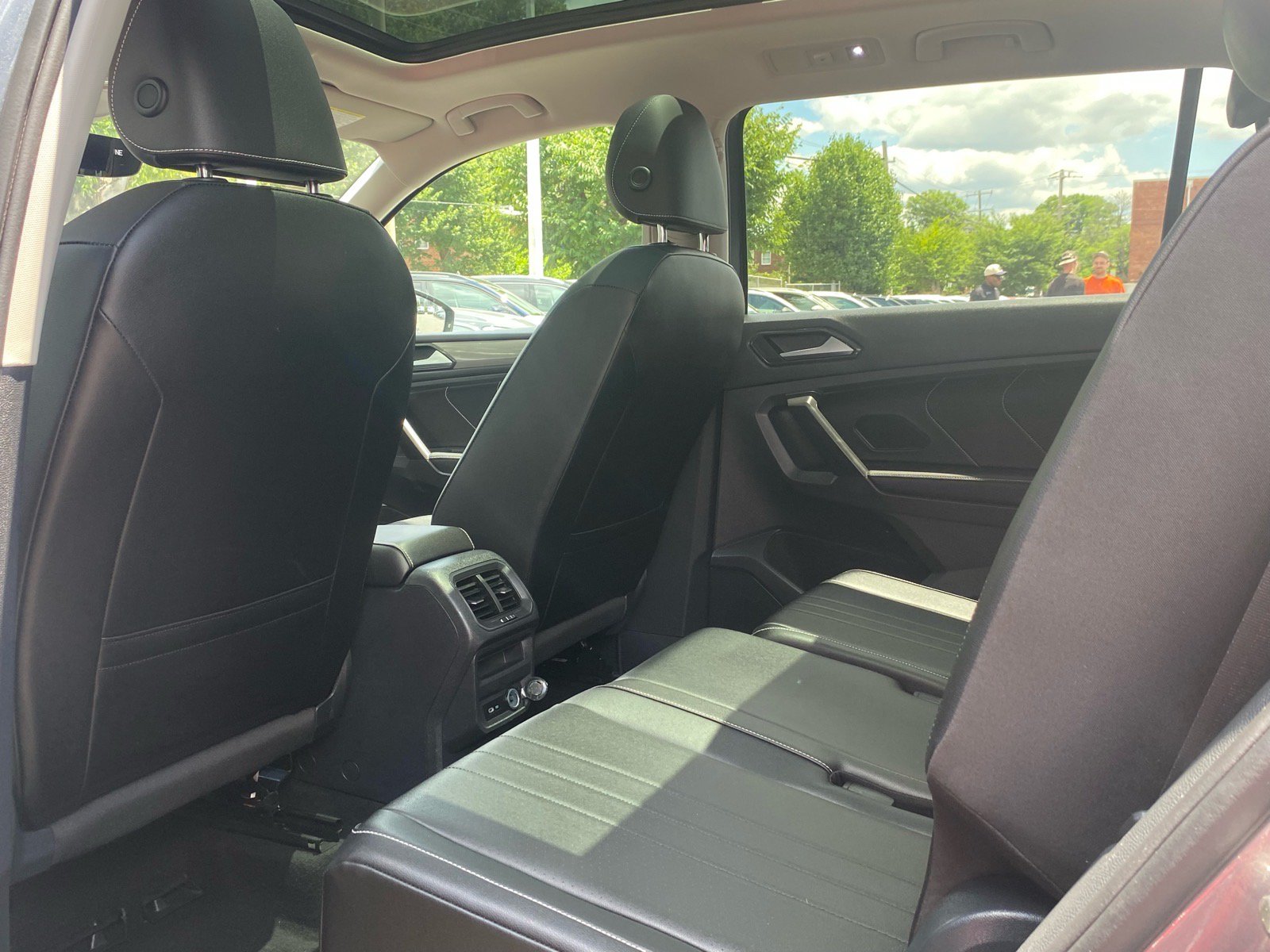 Certified 2022 Volkswagen Tiguan SE w/ Panoramic Sunroof Package AWD/4WD image 18