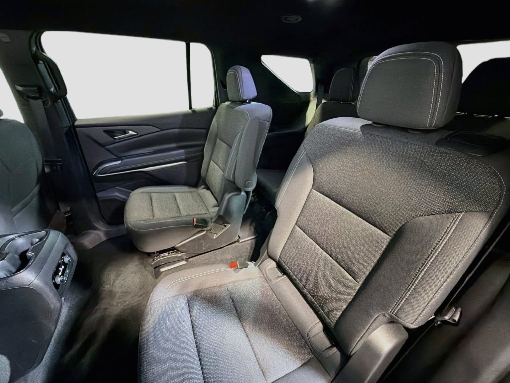 Used 2025 Chevrolet Traverse LT AWD/4WD image 24