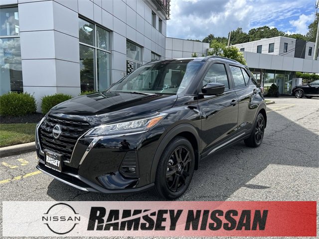 Used 2024 Nissan Kicks SR w/ SR Premium Package image 1