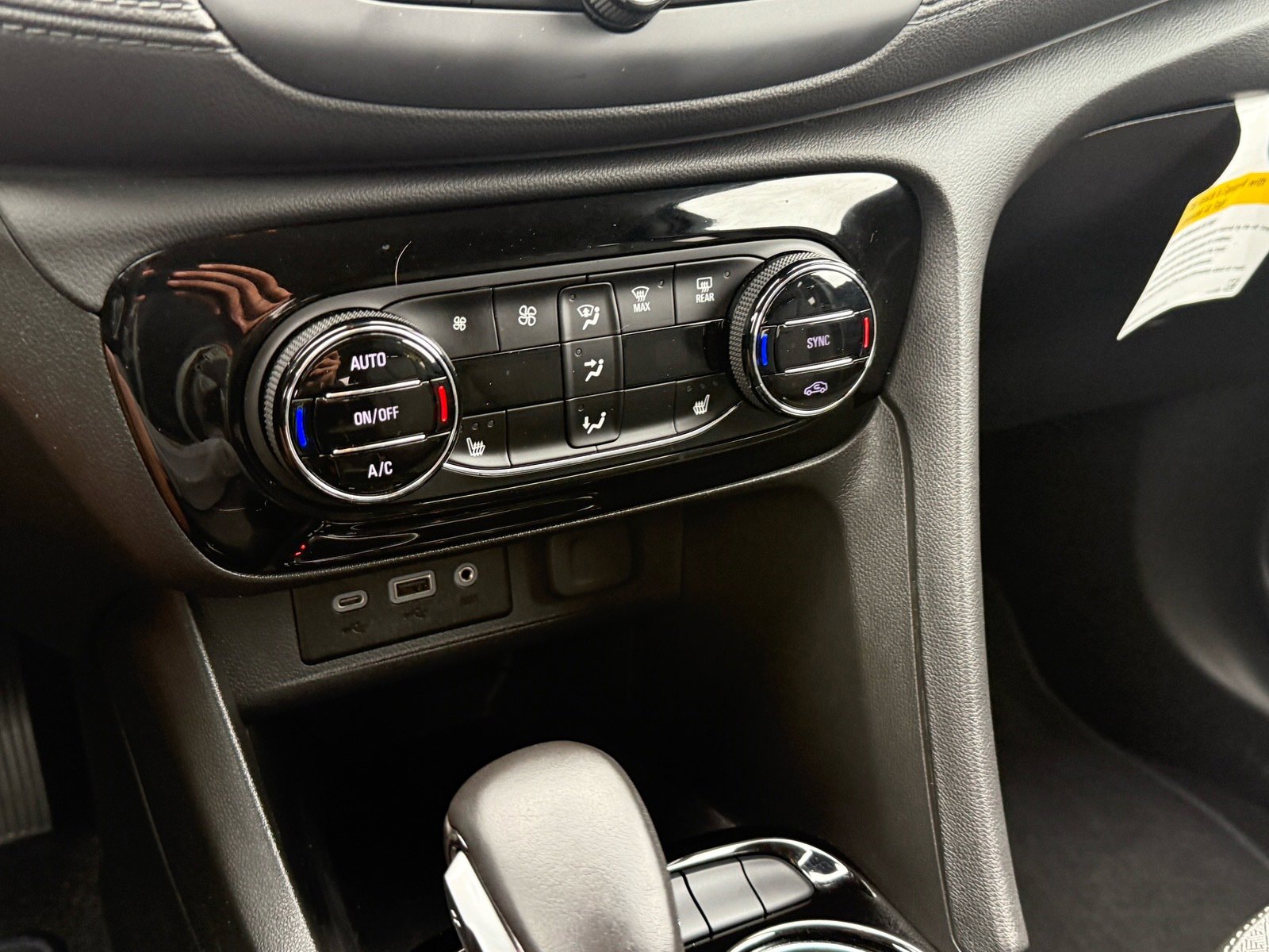 Used 2022 Buick Encore GX Select image 23