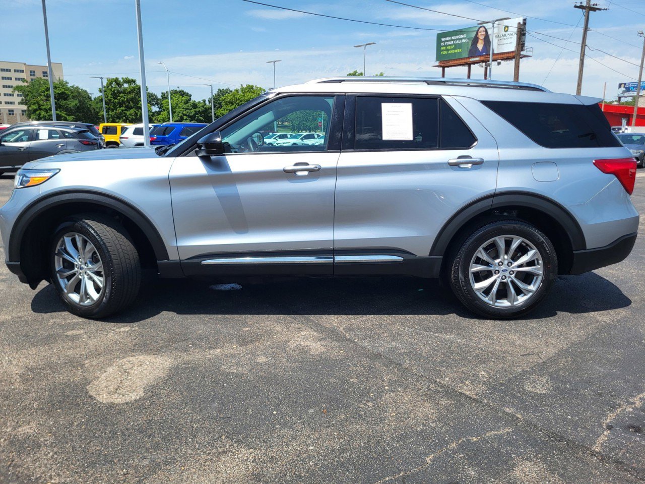 Used 2023 Ford Explorer Limited image 24