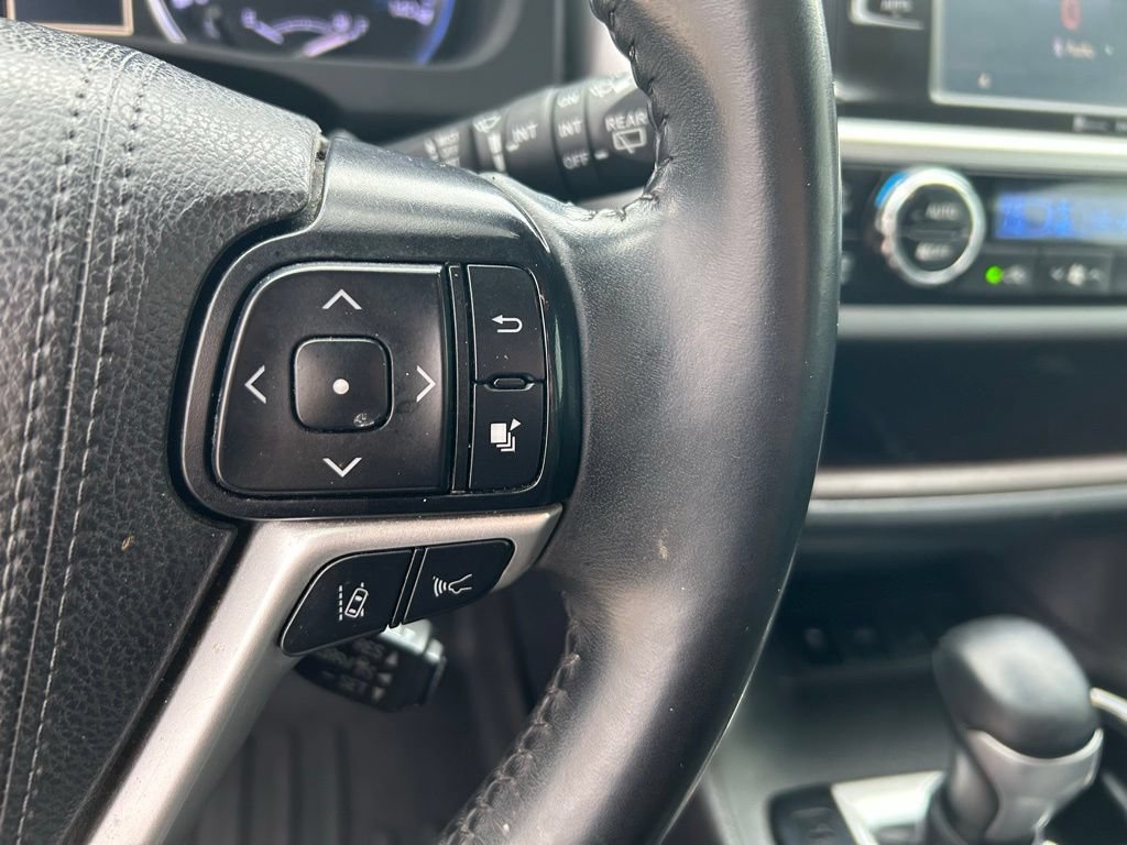 Used 2019 Toyota Highlander XLE FWD image 22