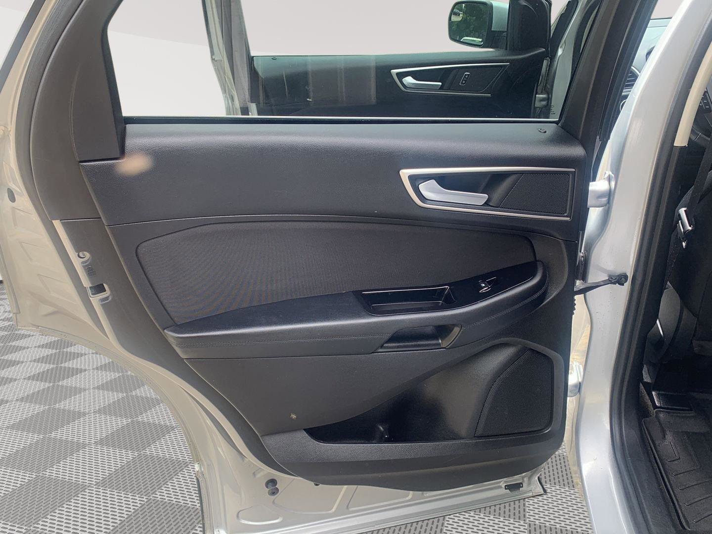 Used 2017 Ford Edge SEL AWD/4WD image 13