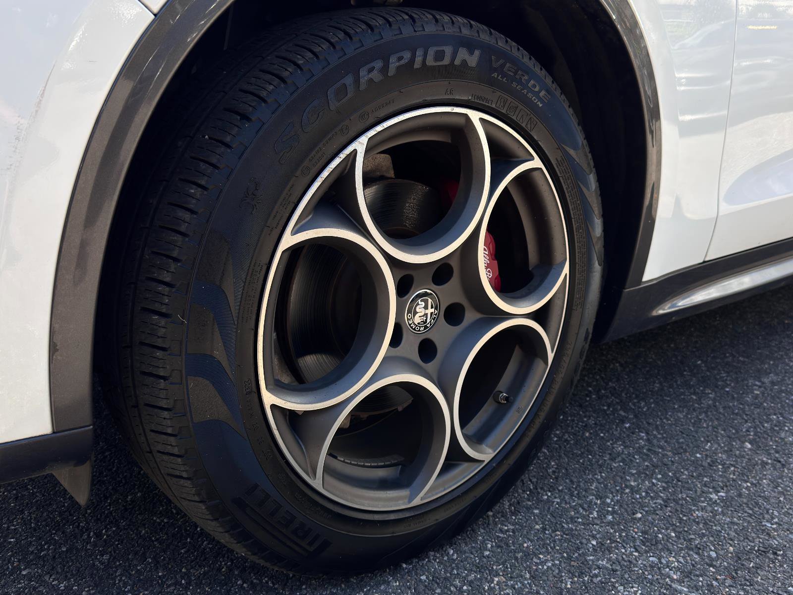 Used 2022 Alfa Romeo Stelvio Ti image 9