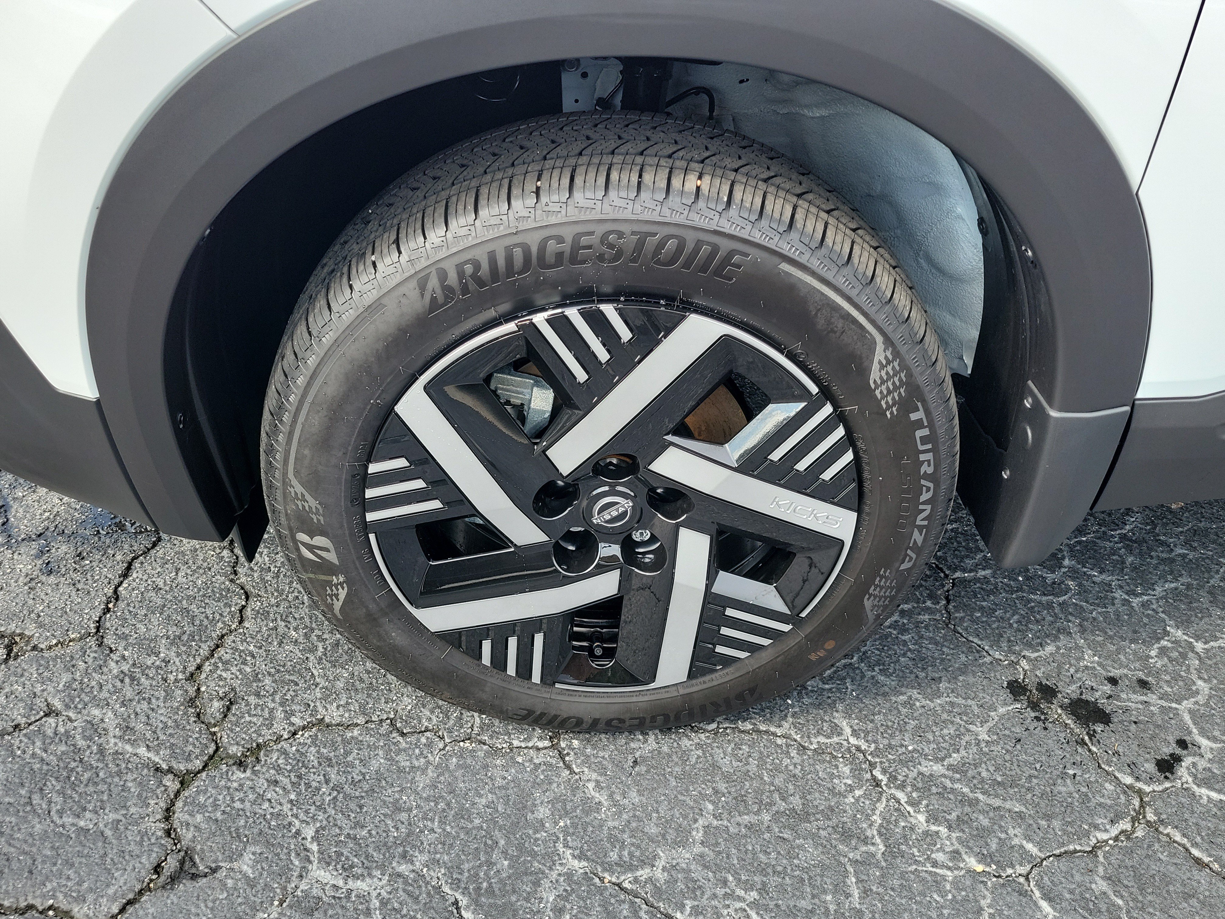 Certified 2026 Nissan Kicks SV FWD image 4