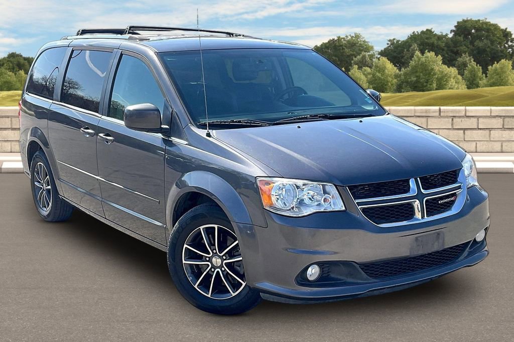 Used 2017 Dodge Grand Caravan SXT FWD image 2