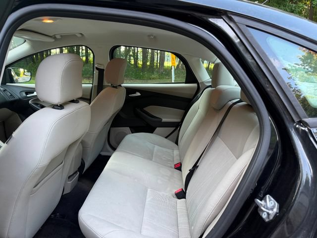 Used 2015 Ford Focus SE FWD image 8