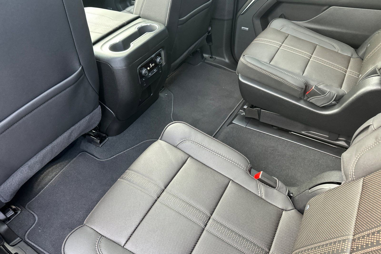 New 2026 Chevrolet Suburban High Country w/ LPO, Illumination Package image 13