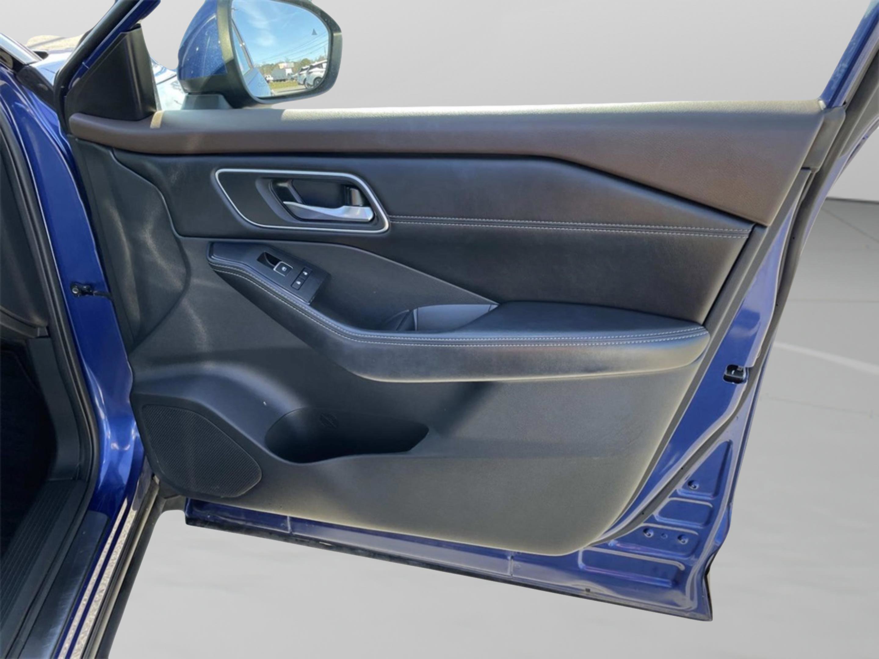 Used 2023 Nissan Rogue Platinum w/ Platinum Premium Package image 31