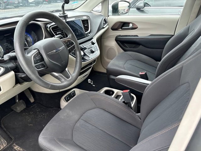 Used 2017 Chrysler Pacifica Touring FWD image 10