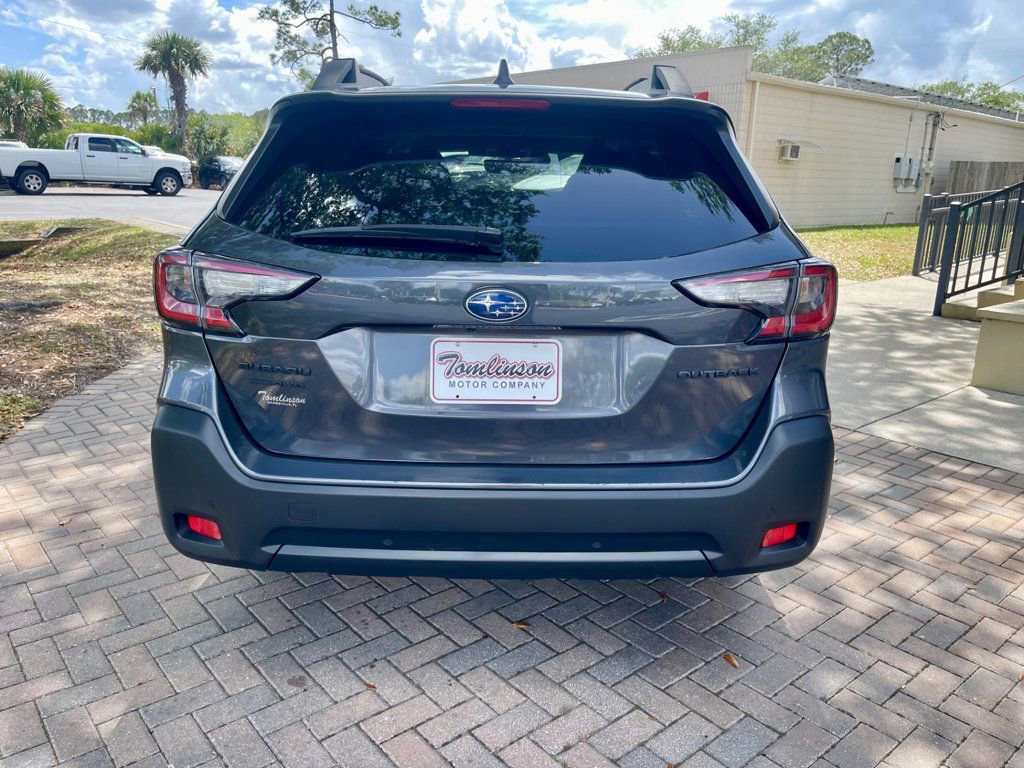 Used 2025 Subaru Outback Onyx Edition image 4