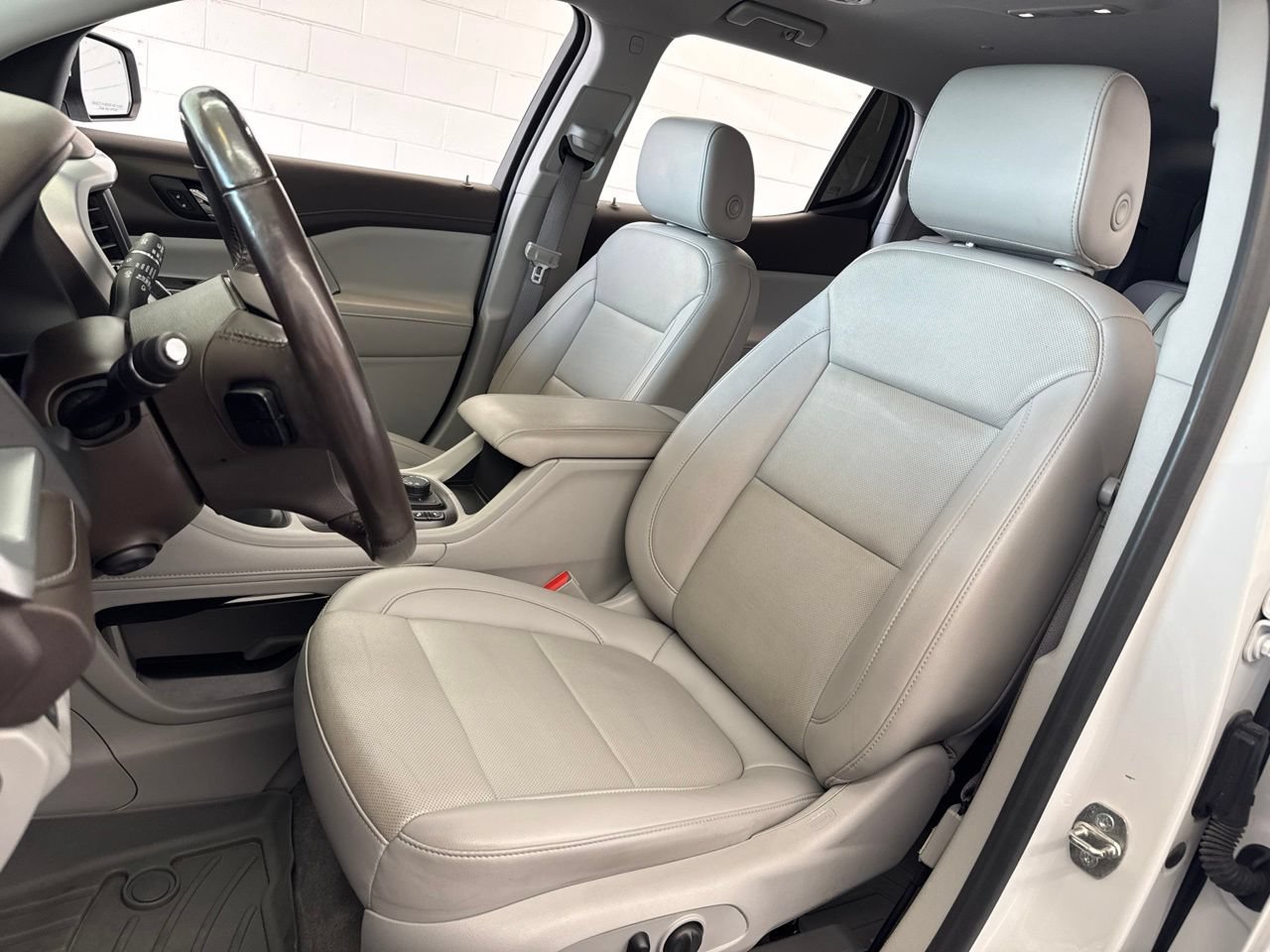 Used 2021 GMC Acadia SLT w/ Preferred Package FWD image 16