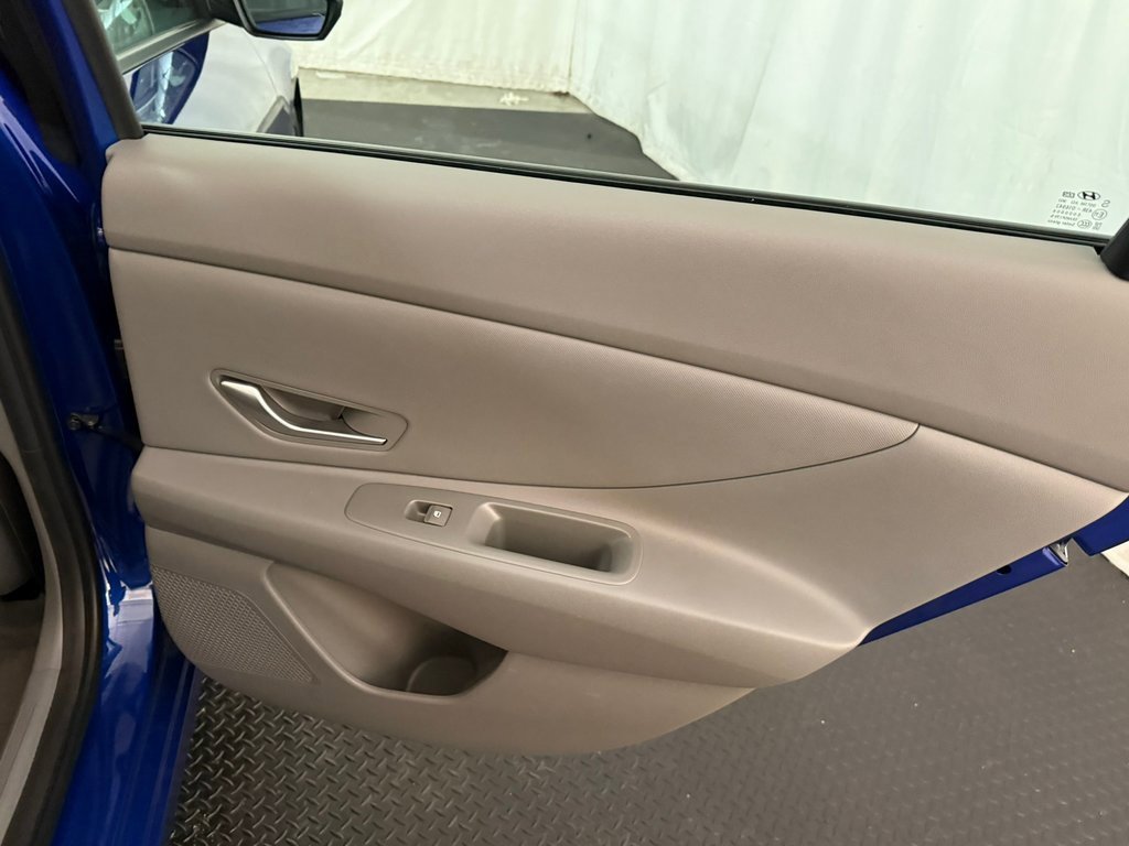 Certified 2025 Hyundai Elantra Sport image 29