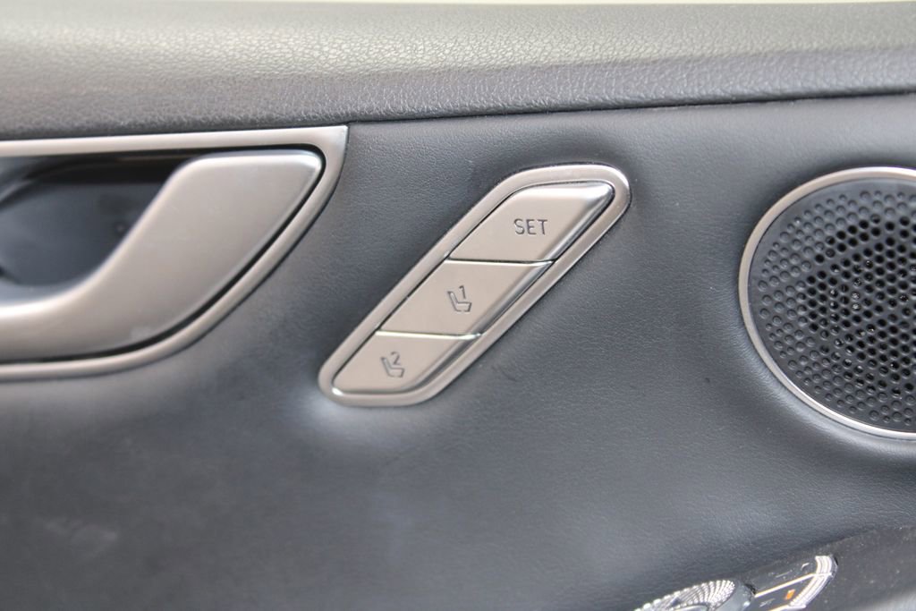 Used 2025 Genesis G80 2.5T image 24
