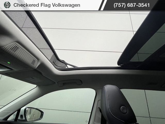 New 2025 Volkswagen Tiguan SE image 10