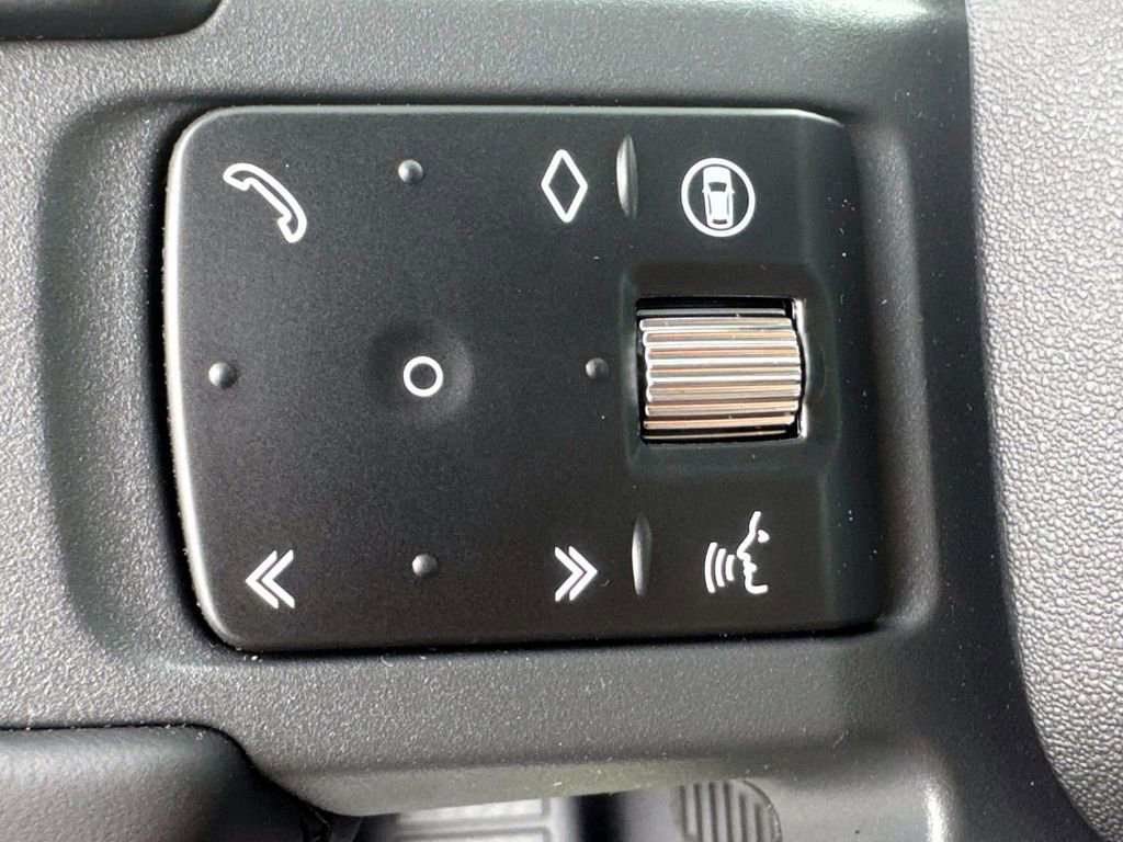 New 2025 Land Rover Defender 130 X-Dynamic SE image 28