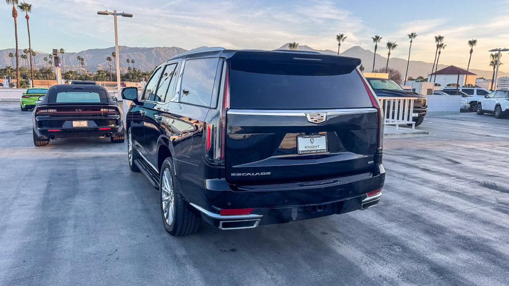Used 2023 Cadillac Escalade Premium Luxury RWD image 7