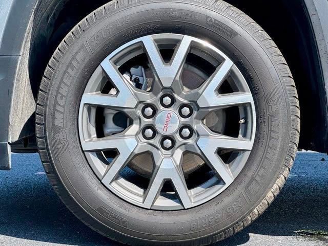 Used 2023 GMC Acadia SLE image 21