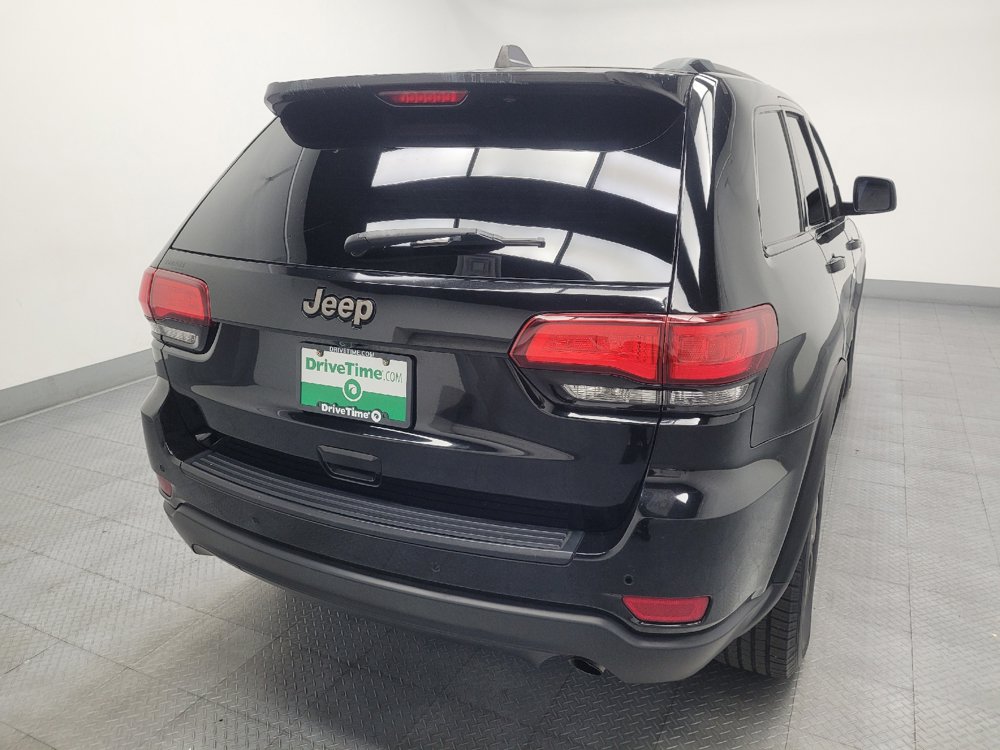 Used 2017 Jeep Grand Cherokee Laredo 75th Anniversary RWD image 7