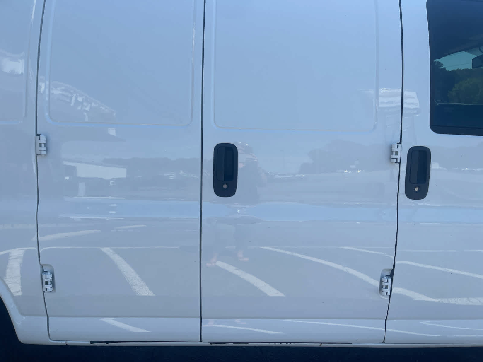 Used 2019 GMC Savana 3500 RWD image 30
