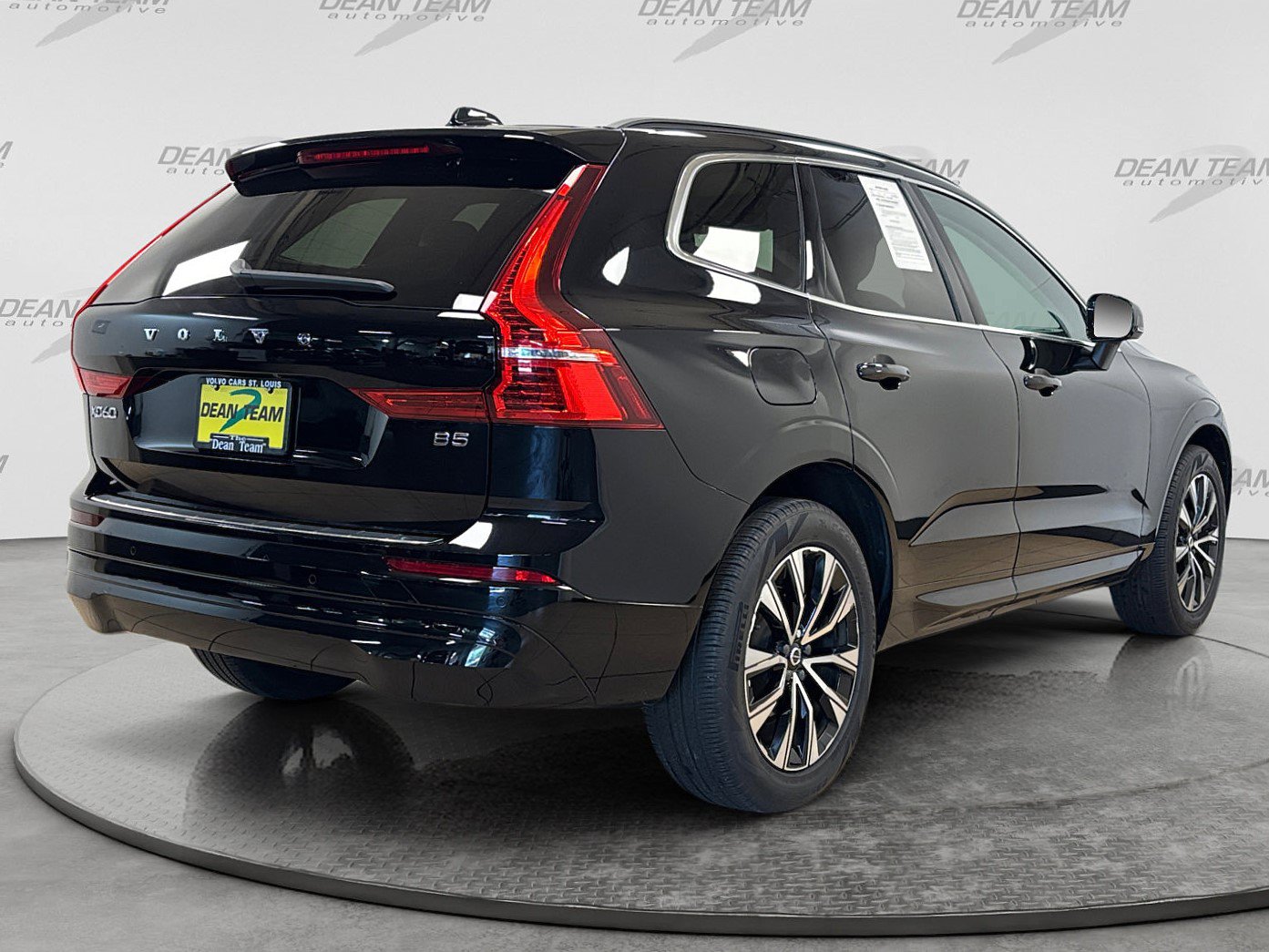 Used 2023 Volvo XC60 B5 Core w/ Climate Package FWD image 4