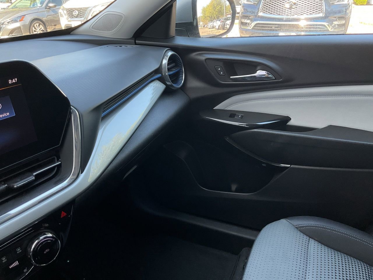 Used 2025 Chevrolet Trax LT w/ LT Convenience Package image 35