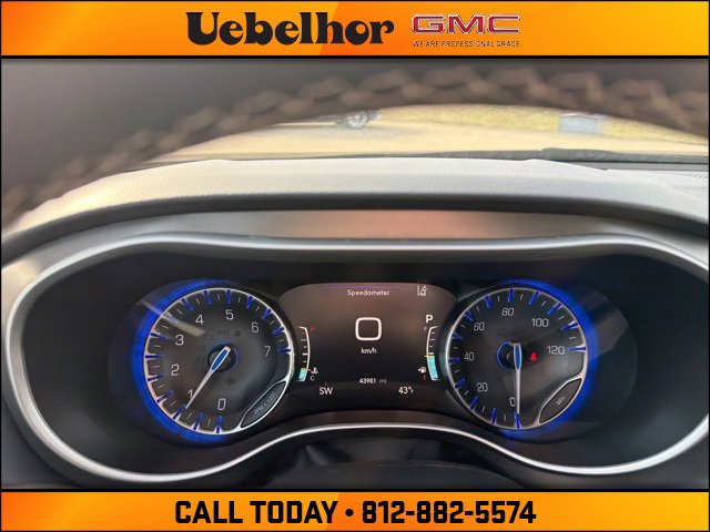 Used 2024 Chrysler Pacifica Touring-L image 33