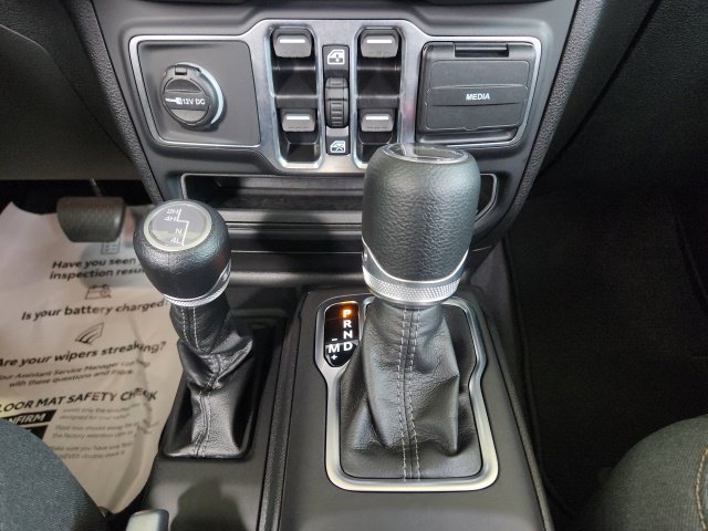 Used 2025 Jeep Gladiator Sport AWD/4WD image 23