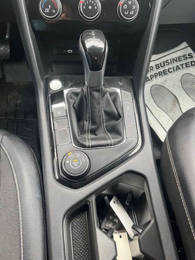 Used 2023 Volkswagen Taos SE w/ Panoramic Sunroof Package image 16