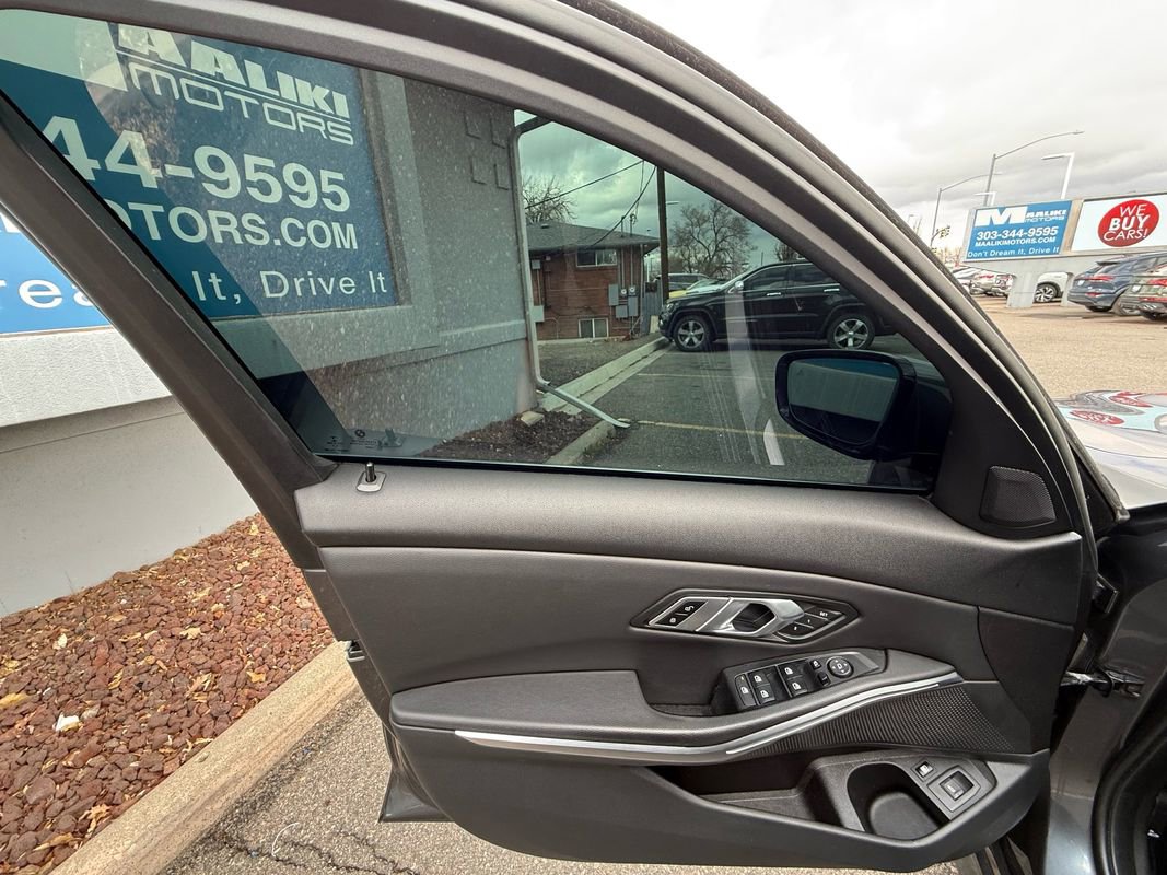 Used 2022 BMW 330e xDrive image 27
