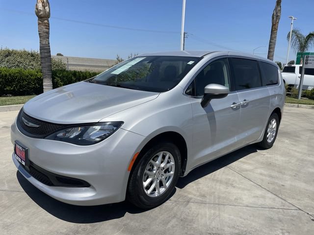 Used 2022 Chrysler Voyager LX FWD image 4