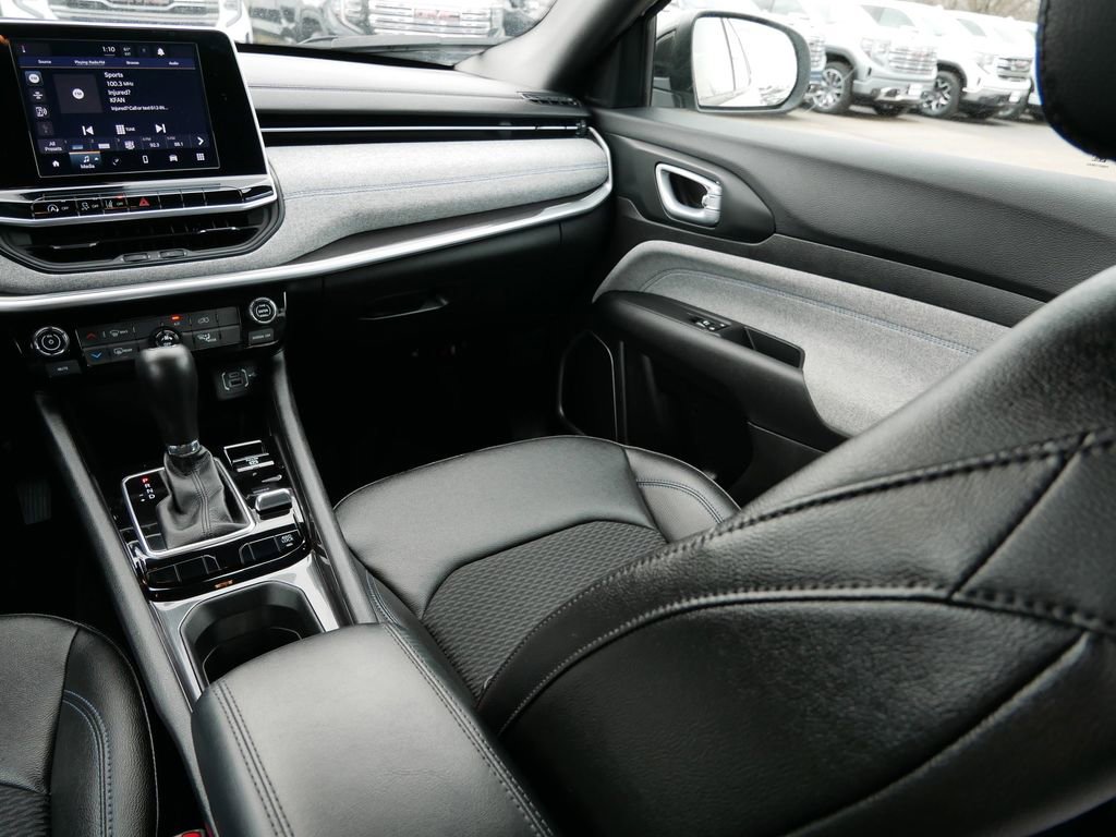 Used 2025 Jeep Compass Latitude AWD/4WD image 19