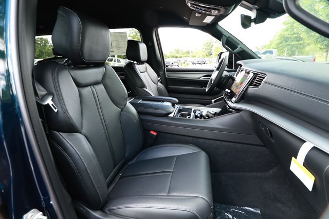 New 2026 Jeep Grand Wagoneer L Limited AWD/4WD image 30