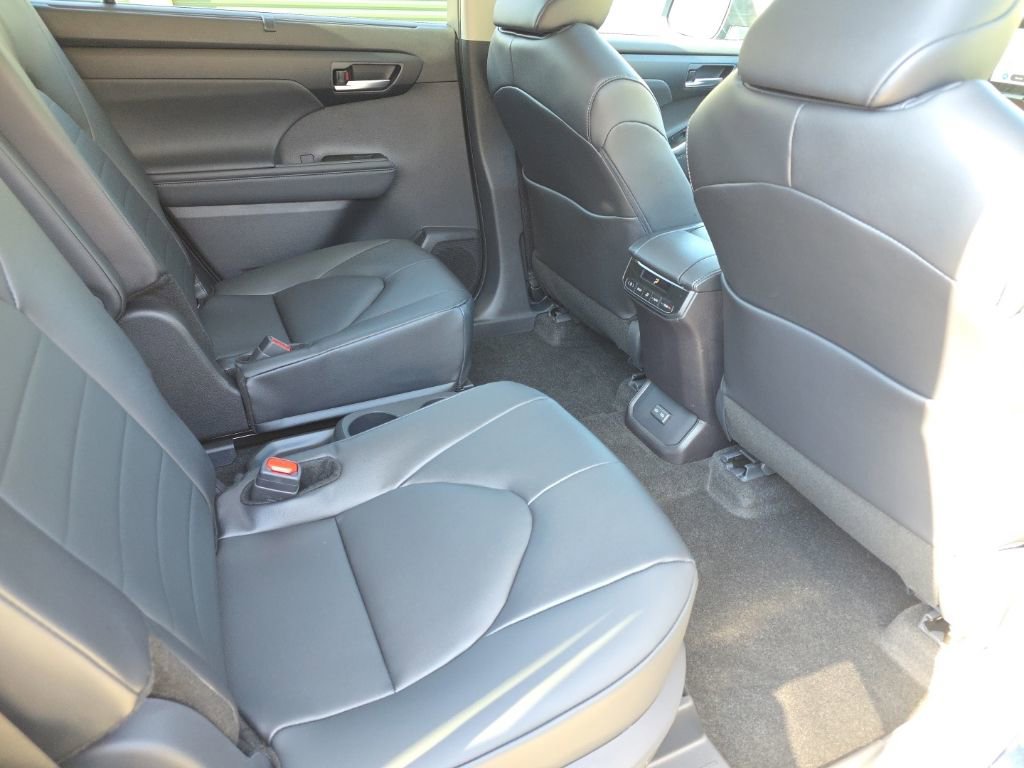 Certified 2026 Toyota Highlander XLE image 17