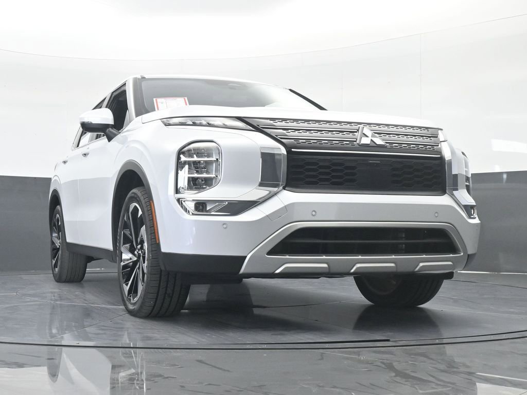 Used 2023 Mitsubishi Outlander SE image 71
