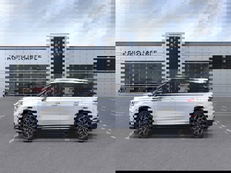 New 2026 Lincoln Corsair Reserve image 3