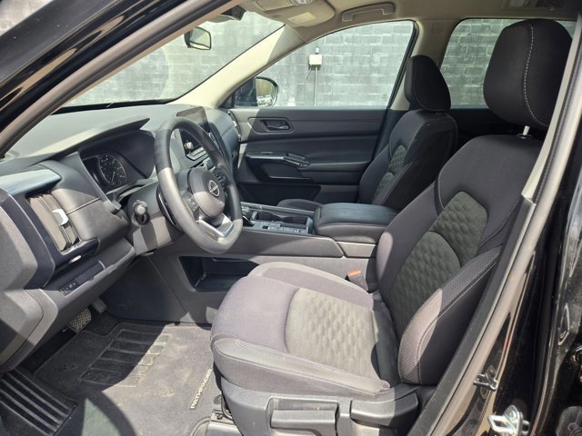 Used 2024 Nissan Pathfinder S image 15
