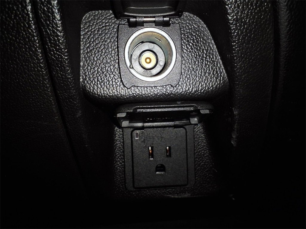 Used 2018 Chevrolet Silverado 1500 LT w/ Texas Edition image 23