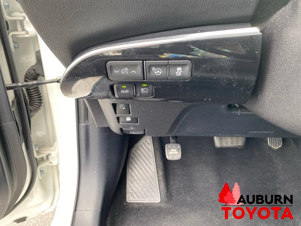 Used 2017 Toyota Prius Prime Advanced w/ Carpet Mat Package FWD image 32