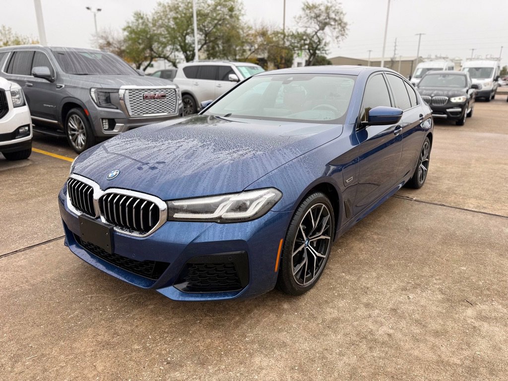 Used 2022 BMW 530e w/ Premium Package image 1
