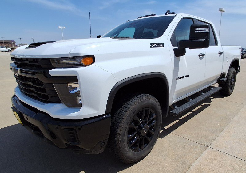 Used 2025 Chevrolet Silverado 2500 Custom w/ Custom Value Package AWD/4WD image 4