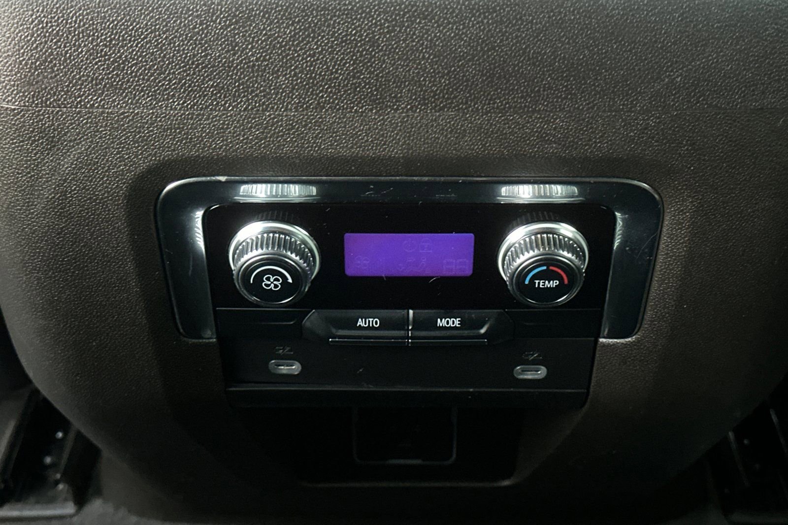 Used 2023 GMC Yukon SLT image 14