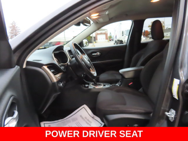 Used 2016 Jeep Cherokee Latitude w/ Comfort/Convenience Group AWD/4WD image 19