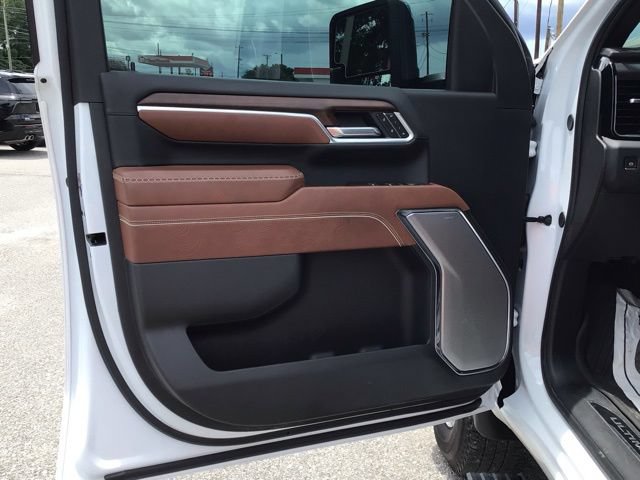 Used 2025 GMC Sierra 3500 Denali Ultimate AWD/4WD image 9