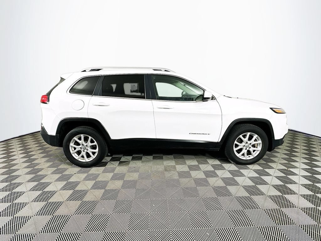 Certified 2016 Jeep Cherokee Latitude w/ Cold Weather Group AWD/4WD image 13
