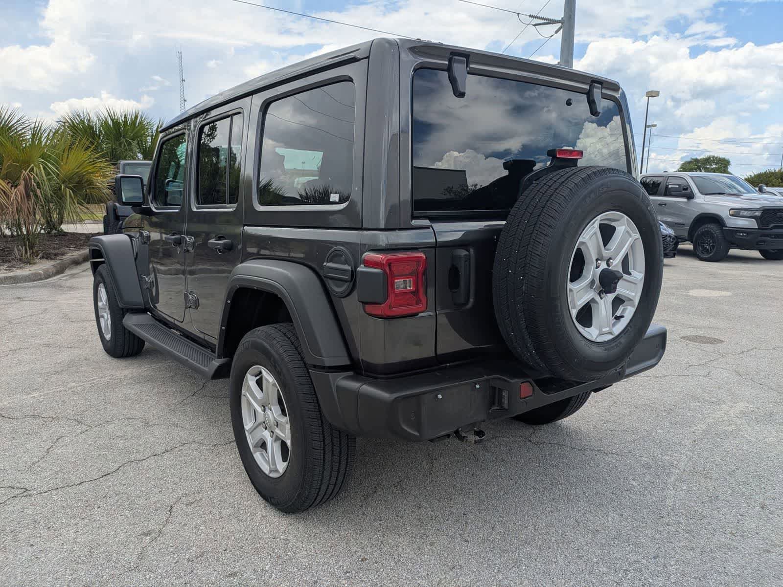 Used 2022 Jeep Wrangler Unlimited Sport w/ Sun And Sound Package AWD/4WD image 6